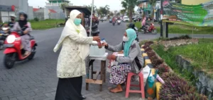 Serentak Gerakan Tali Kasih Ramadhan Nasyiah Gresik
