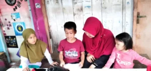 Terjebak Macet, Terpaksa Live dari Warung Tepi Jalan