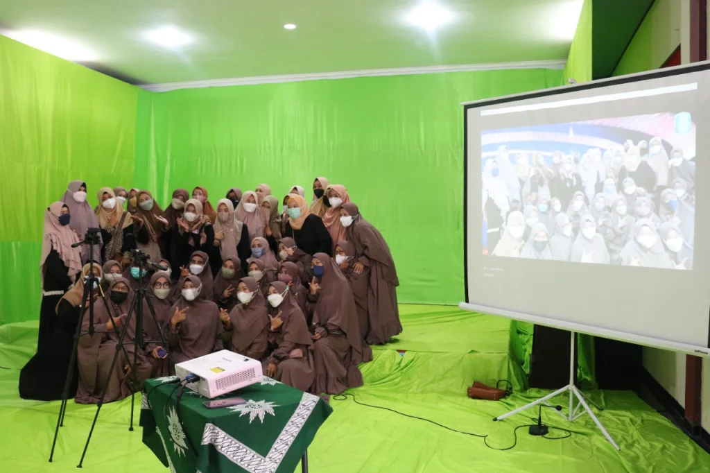 Kekeluargaan Warnai Milad dan Halalbihalal Berlian