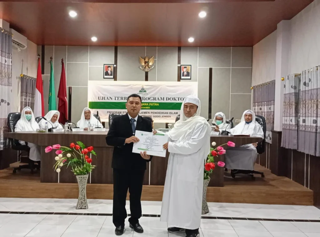 Ketua Pusat Studi Peradaban Islam UM Jember Raih Doktor