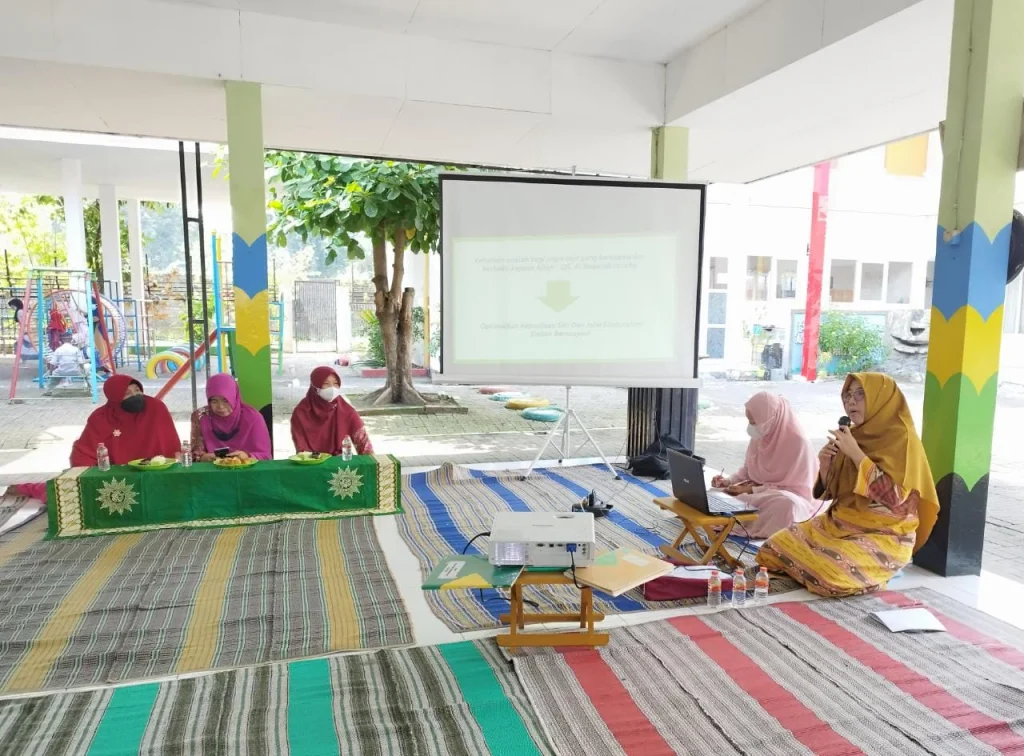 Halalbihalal Unik ala Nasyiah Manyar