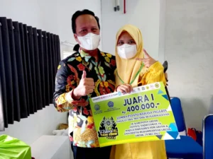 Putrinya Kembali Juara Pidato Bahasa Inggris FFU, Ini Reaksi Kepala Smamsatu