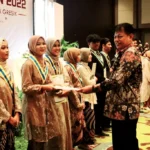 Wisuda IV Smamio Bertabur Penghargaan