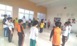 ‘Bola Panas’ Dorong Siswa Baru Spemdalas Saling Berkenalan