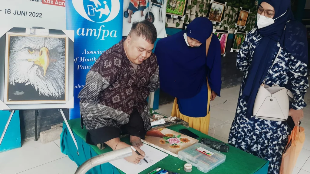 Bantu ‘Pelukis dengan Kaki’ Punya Sepeda Elektrik, SD Mugeb Gelar Pameran