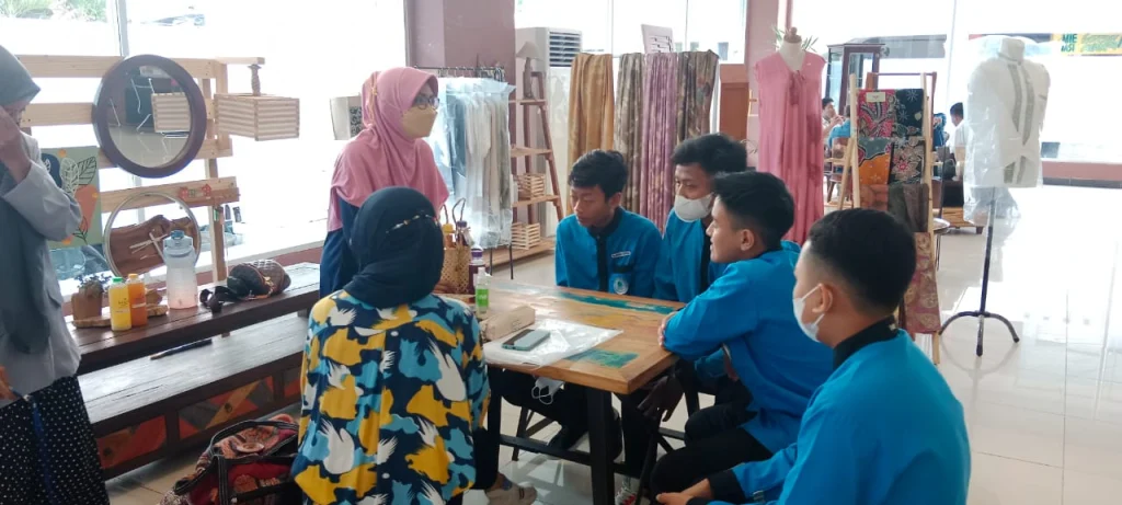 Magang Sehari ke UMKM, Santri SPEAM Dapat Ilmu Ini