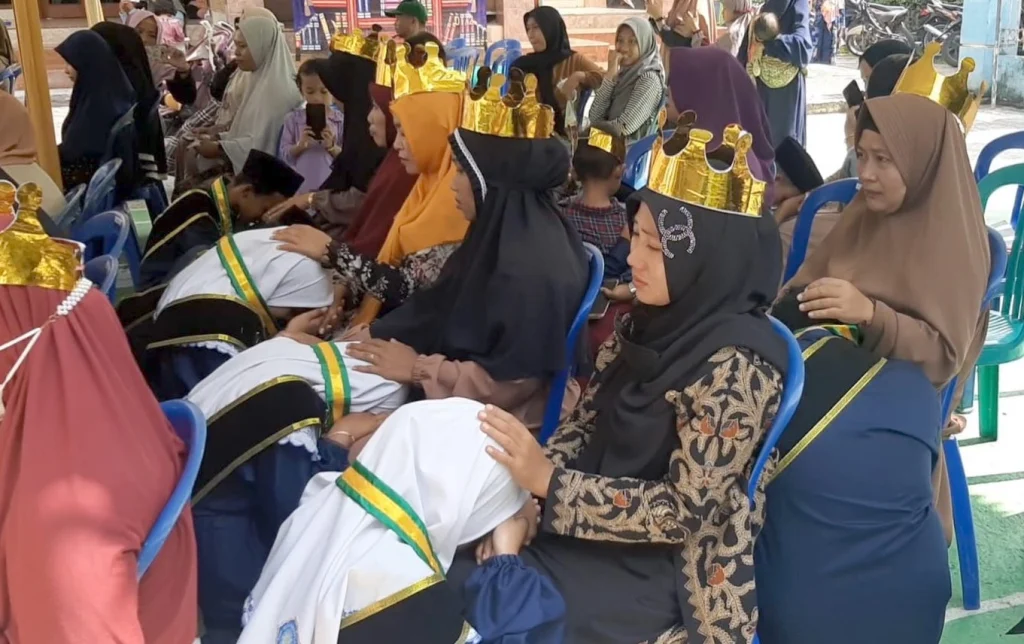 Puisi Guru Ini Ledakkan Tangis Wisudawan Tahfidh