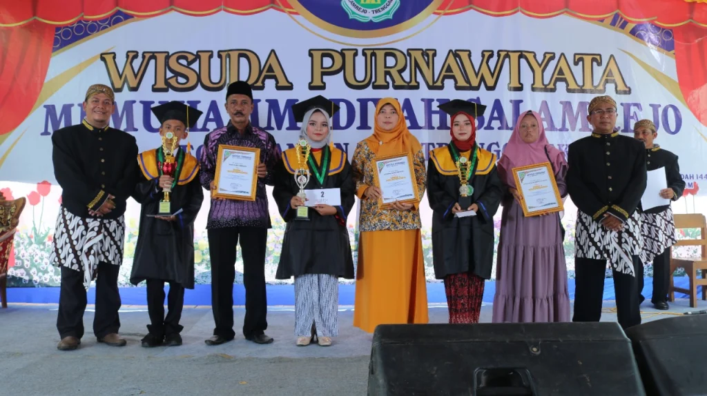 Wisuda Purnawiyata MIM Salamrejo, Ini Enam Siswa Berprestasi