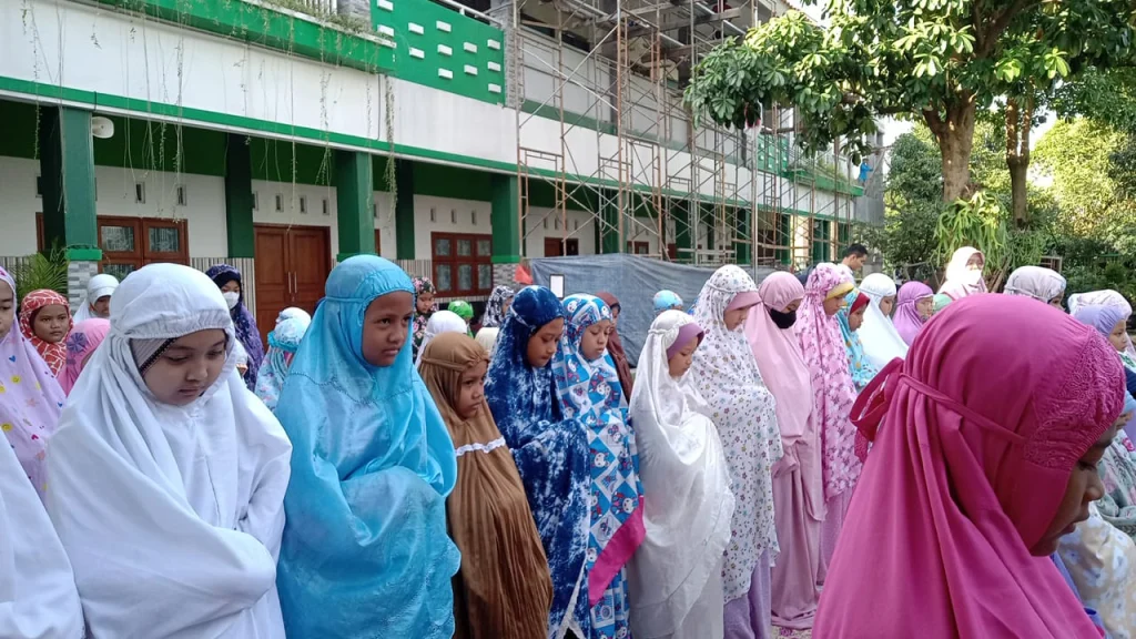 Siswa SD Almadany Praktik Shalat Idhul Adha, Khutbahnya seperti Sungguhan
