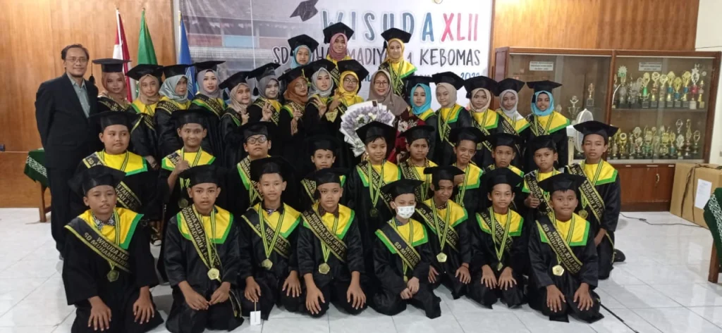 Momentum Haru di Wisuda Ke-42 SD Muri
