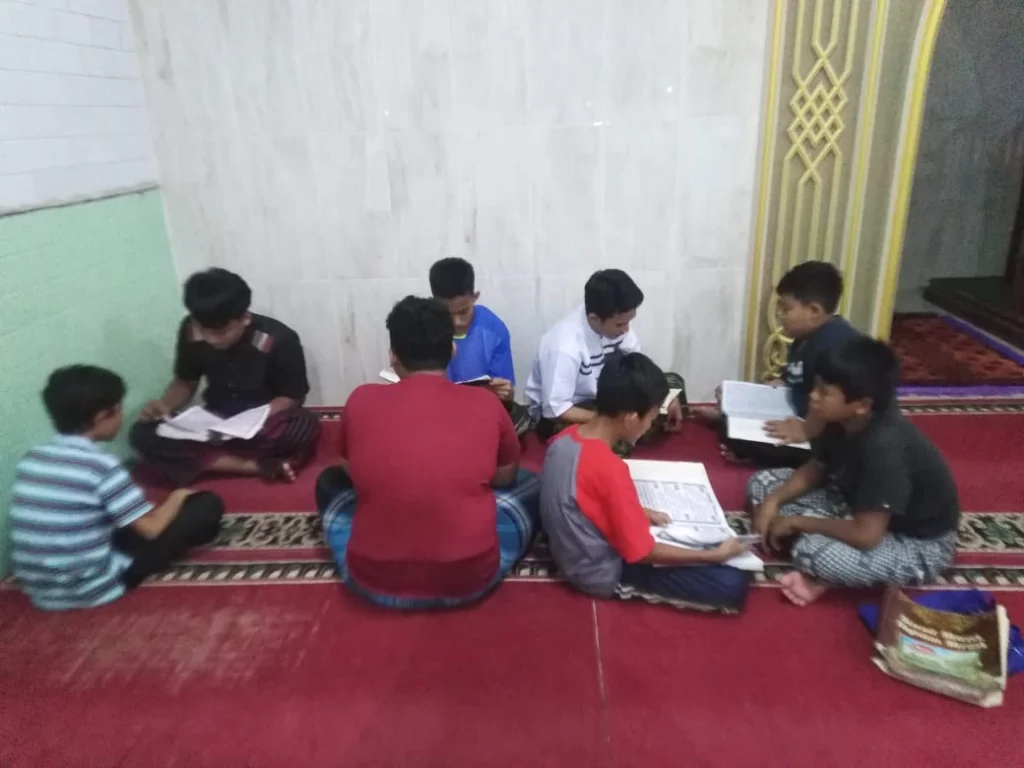 Liburan Sekolah, Anak-Anak Kramat Menghafal Al-Quran