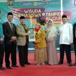 Jadi Wisudawan Terbaik SD Musix, Reaksi Anak Yatim Ini Mengejutkan
