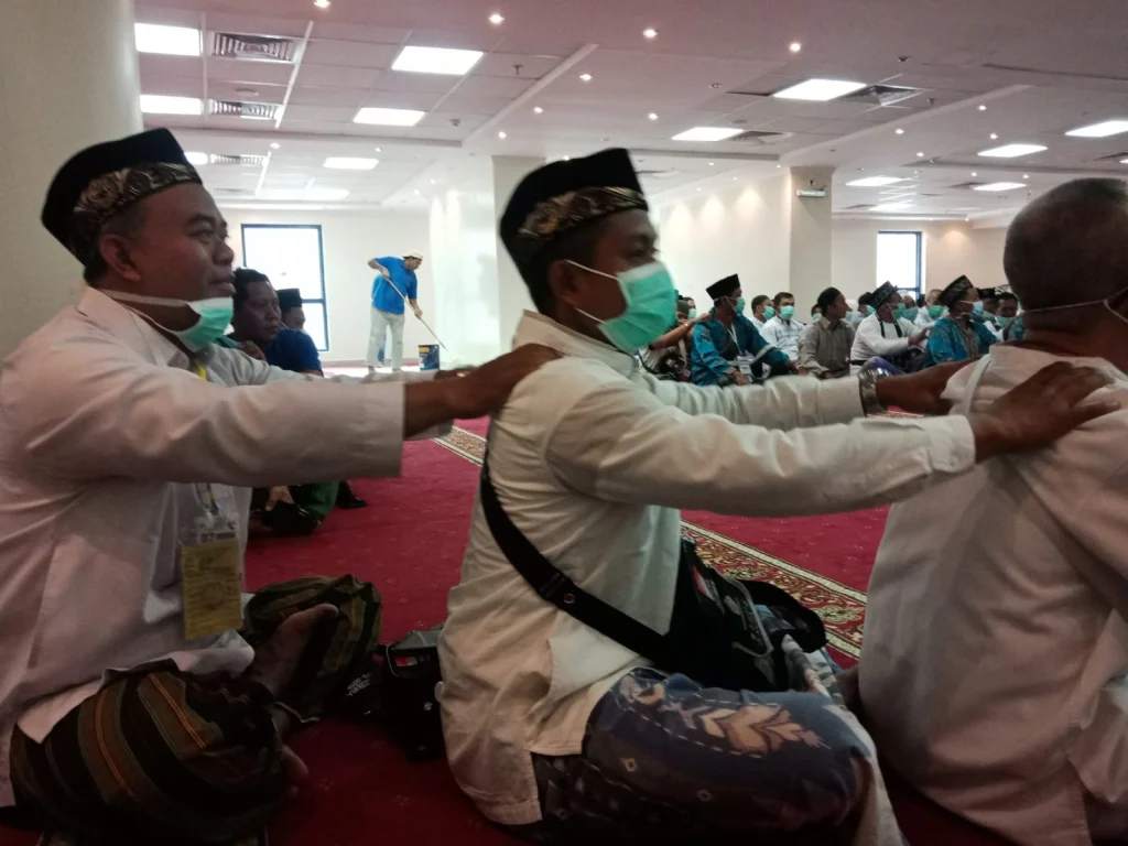 Mencegah Dehidrasi, CJH Dianjurkan Banyak Minum Air Putih