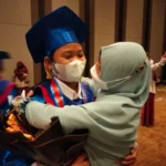 Momen Persembahan Buku ‘Langit Cerah di Bumi Berlian’ Mengharu Biru