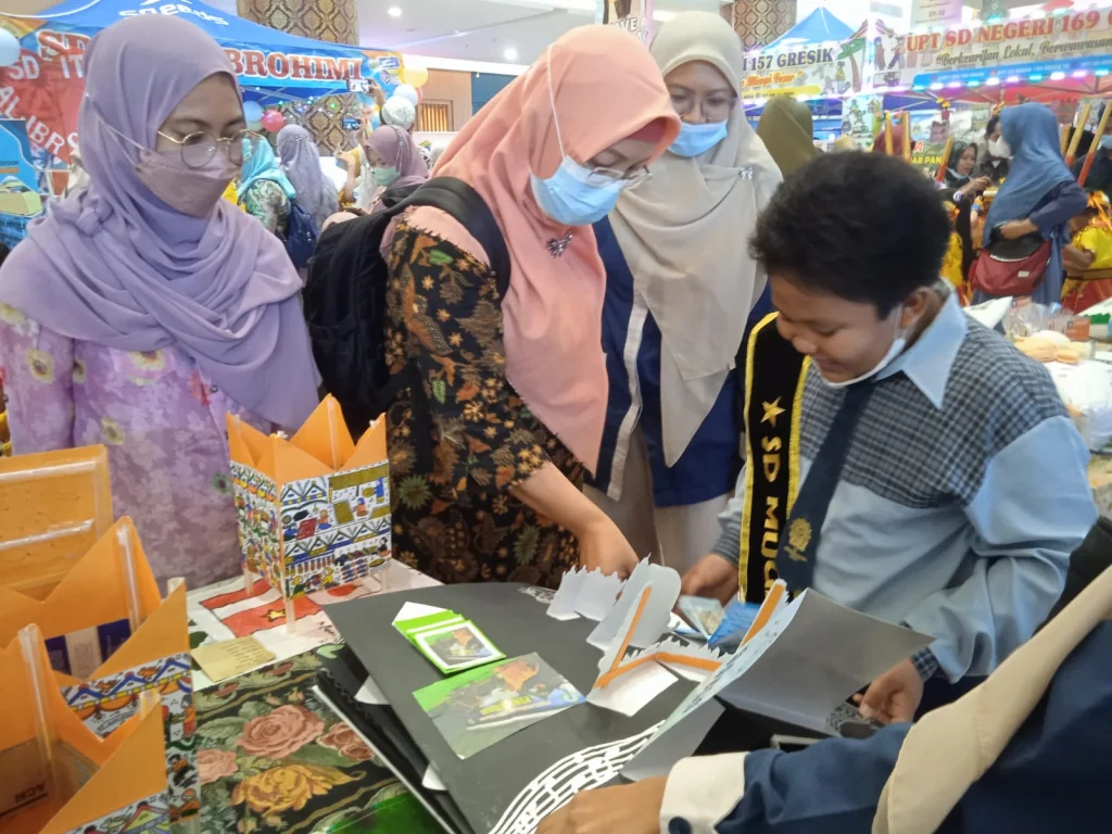 Siswa SD Mugeb Pamerkan Hasil Karya Proyek, Panen Apresiasi