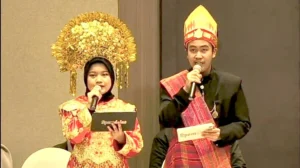 MC Tiga Bahasa Sukseskan Acara Bertema Break the Limit