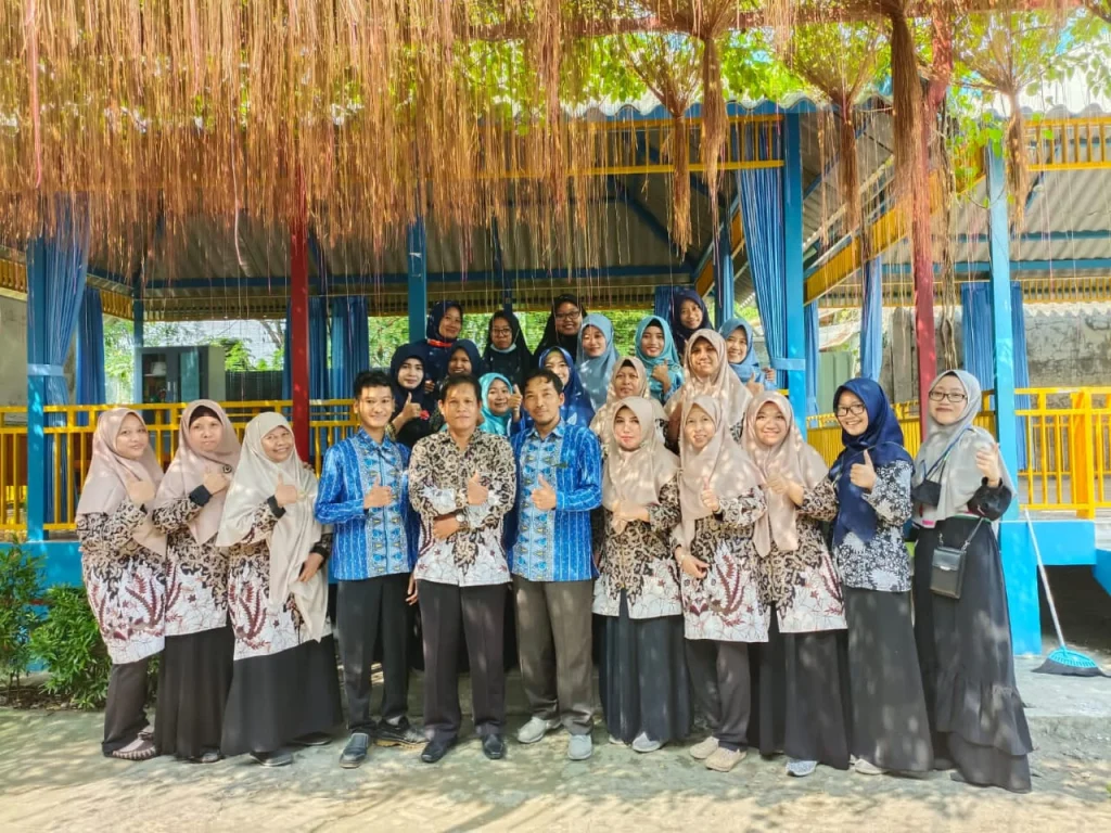 Dikunjungi MI dari Surabaya, Sekolah Kreatif Menganti Jelaskan Pentingnya Branding