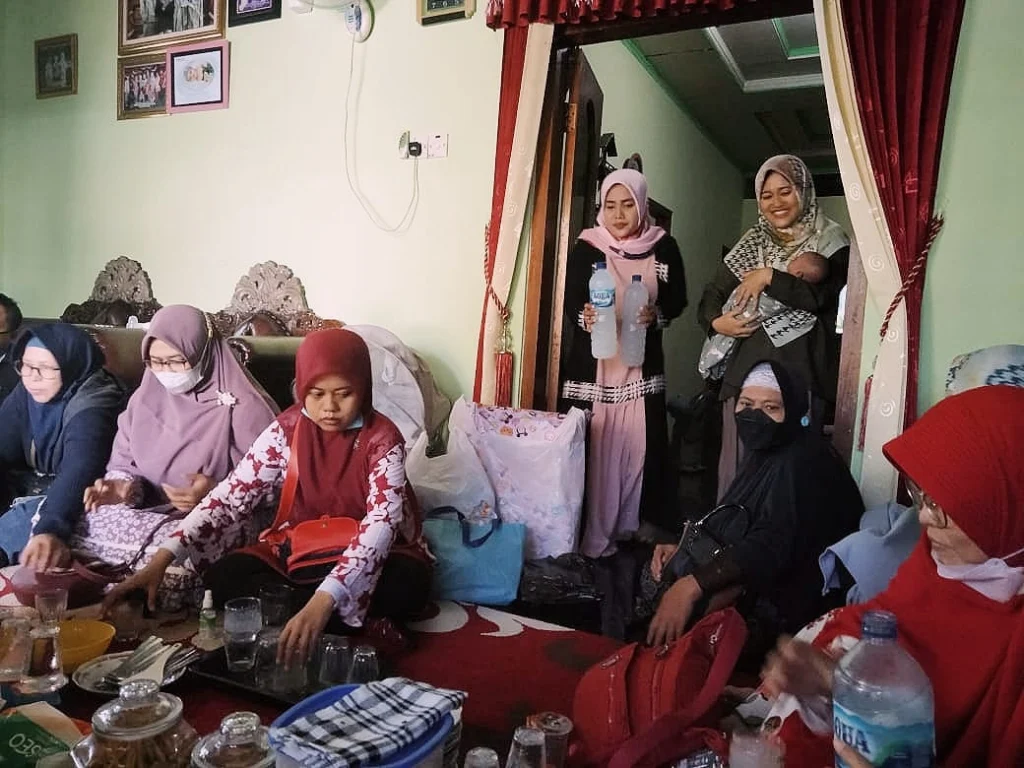 Guru SD Muri Tilik Bayi, Suguhannya Nendang