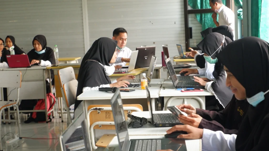 Guru SD Mudabo Mengikuti Pelatihan agar Soalnya Lebih HOTS