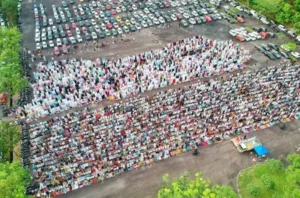 Khutbah di Batam, Sekjen MUI Ingatkan Pentingnya Perjuangan Meraih Kemuliaan