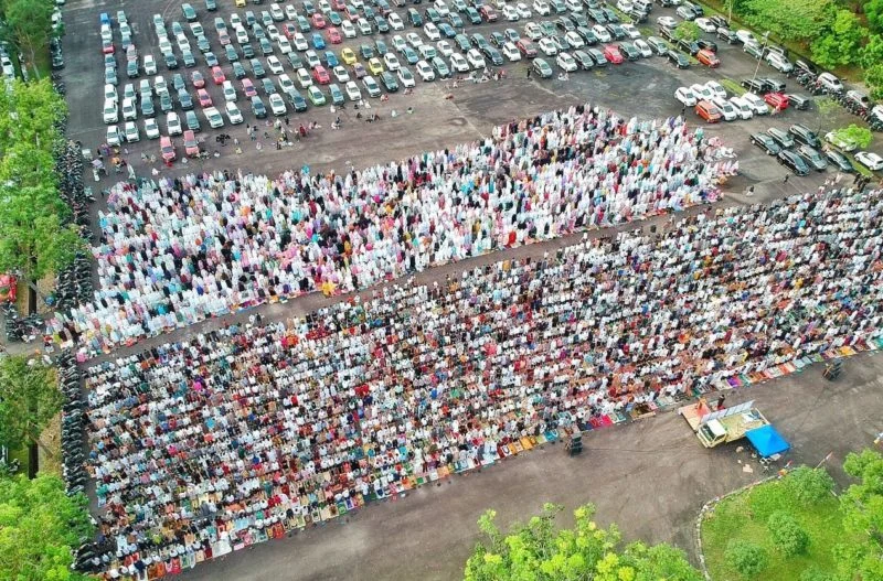 Khutbah di Batam, Sekjen MUI Ingatkan Pentingnya Perjuangan Meraih Kemuliaan