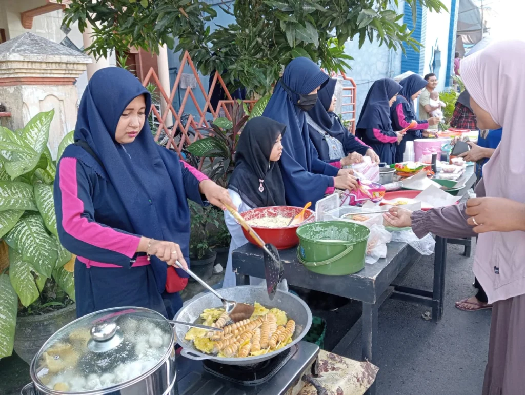 Ide Kreatif Panitia Kurban PRM Sekaran: Ada Bazar dn Menu Baru