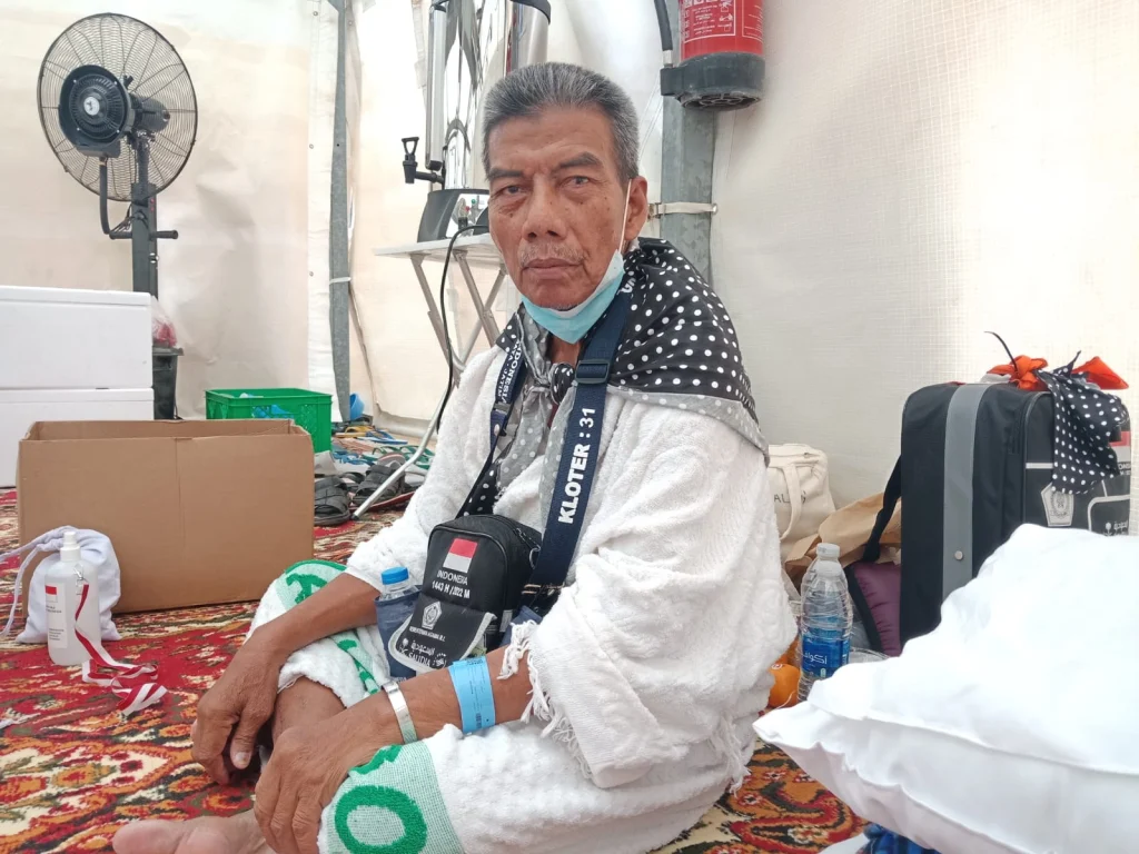 Penjual Krupuk Naik Haji, Bahagia Bercampur Sedih