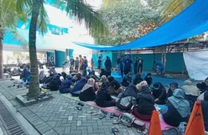 Pengantar Galon Air Ikut Kebagian Daging Kurban di SD Mumtaz