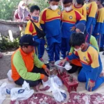 Belajar Jujur dan Adil, Siswa SDMM Praktik Menimbang Daging Kurban