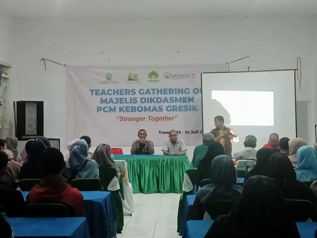 Majelis Dikdasmen PCM Kebomas Pertemukan Guru dan Karyawan Tiga Sekolah