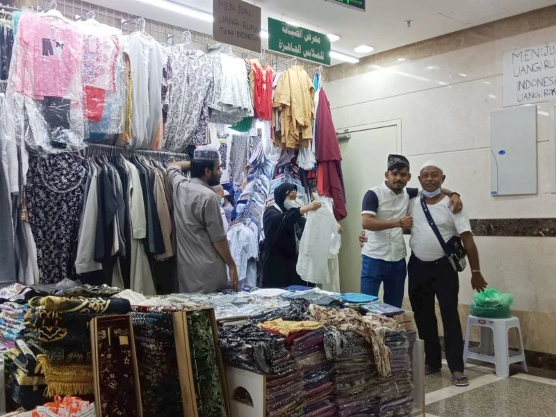 Inilah Surga Belanja bagi Ibu-Ibu Jamaah Haji
