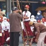 Masa Kasih Sayang SD Muhida Bernuansa Tradisional Jawa