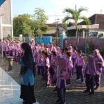 Senam Ceria dan Fun Game Hibur Siswa Mimdaka