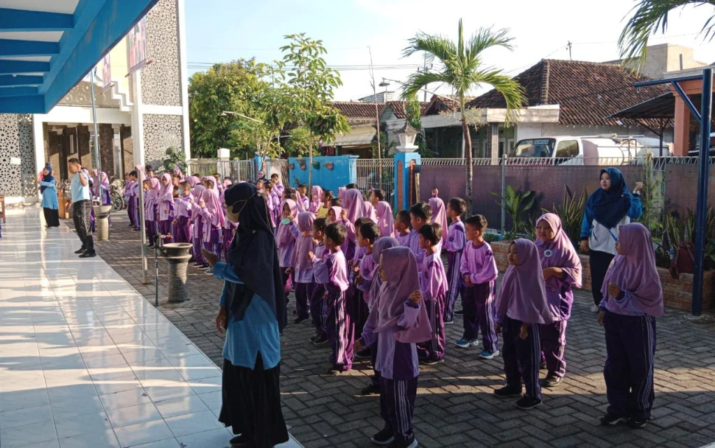 Senam Ceria dan Fun Game Hibur Siswa Mimdaka