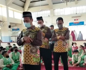 Cara Membatalkan Shalat di Tengah Jamaah Disimulasikan SDMM