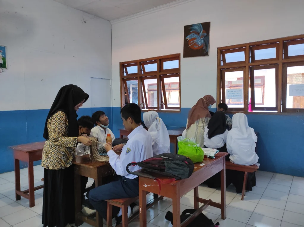 SMPM 2 Ponorogo Diamanahi 6 Siswa Berkebutuhan Khusus