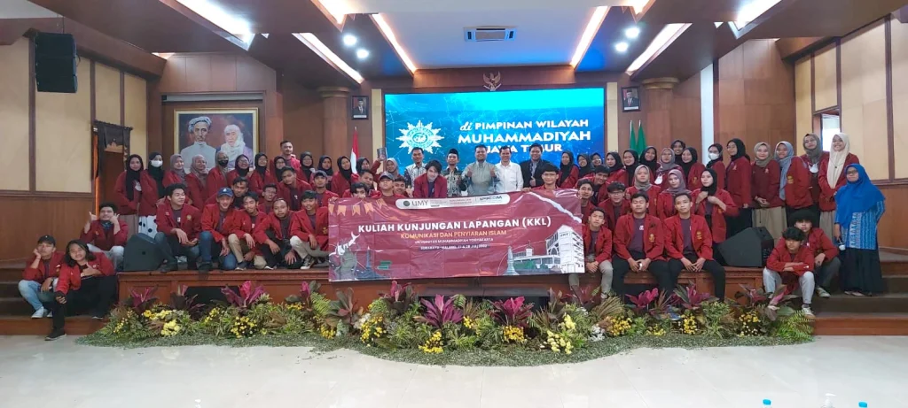 Mahasiswa Prodi Komunikasi dan Penyiaran Islam UMY KKL ke PWMU.CO