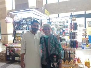 Terima Uang Jokowi, Penjual dari Bangladesh Ini Suka Jamaah Haji Indonesia