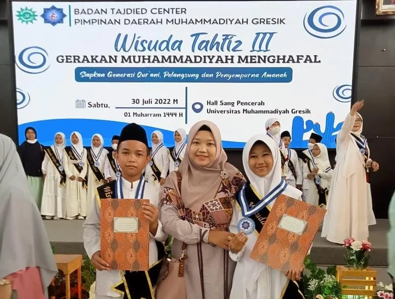 Dua Siswa Mimdaka Diwisuda Tahfidh BTC Gresik