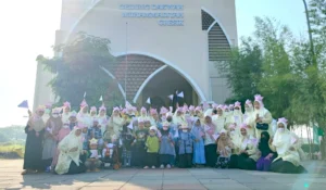 Pawai dan Kostum PCNA Manyar Bikin Heboh Respesi Milad Nasyiatul Aisyiyah