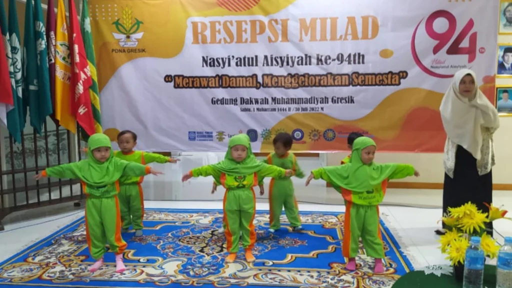 Bikin Gemes! Tingkah Bocah KB Walidah Ini saat Tampil di Panggung