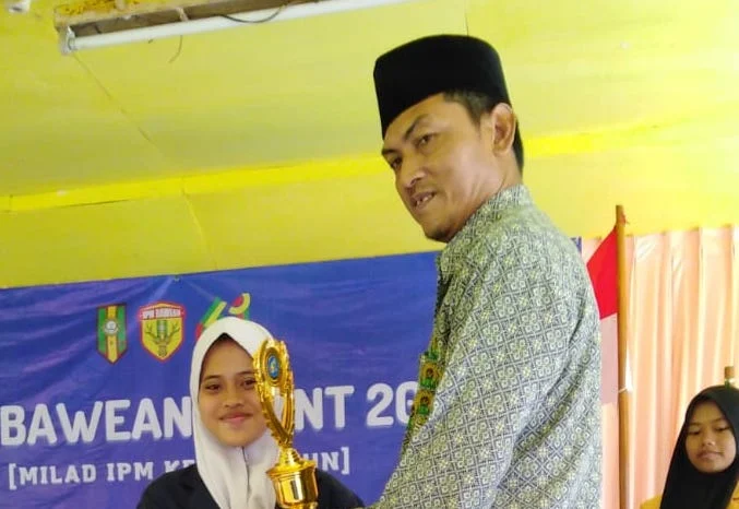 Siswa MTs Muhammadiyah 5 Daun Bawean Juara Lomba Puisi