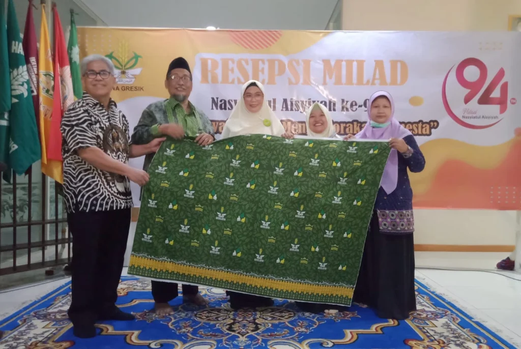 Nasyiah Gresik Launching Batik Khas, Ini Filosofinya