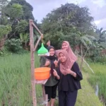 Mahasiswa KKN UMG di Bawean Bikin Lampu Pemangsa Hama