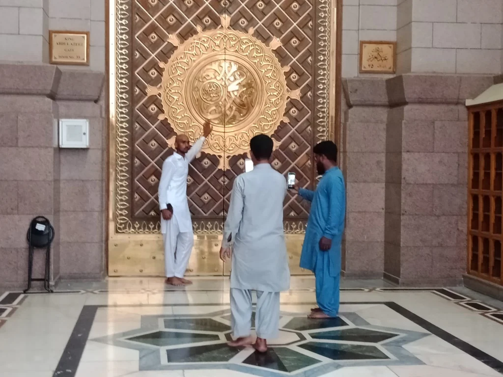 Selain Payung Raksasa, Tempat Ini Primadona untuk Berfoto di Masjid Nabawi