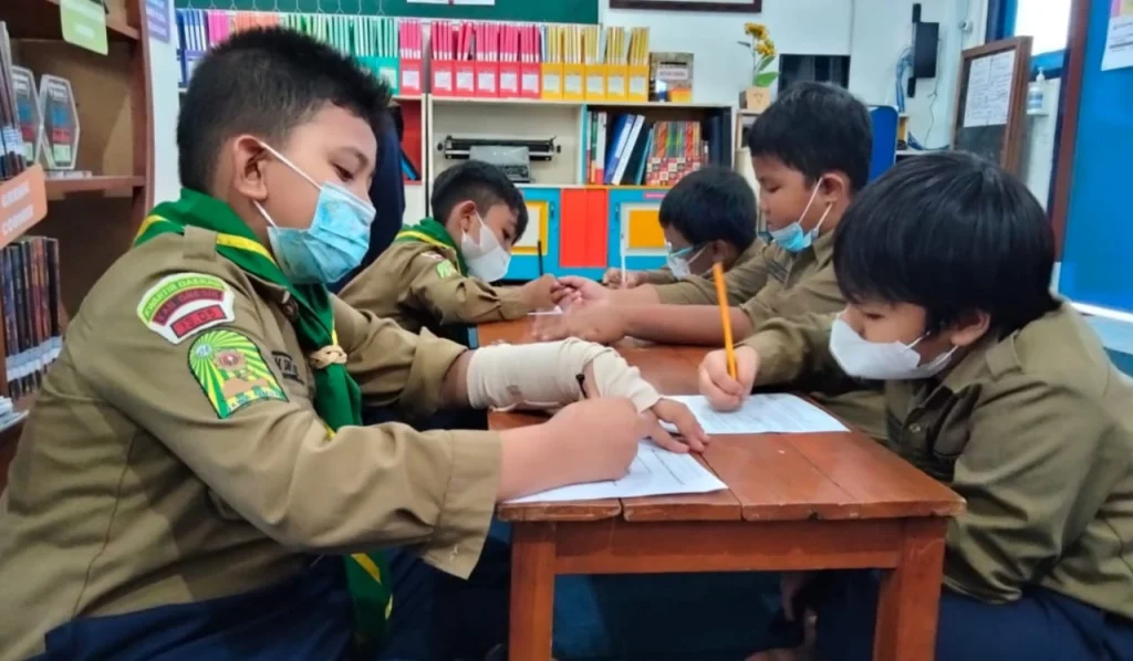 31 Siswa SDMM Mengikuti Seleksi Student Librarian