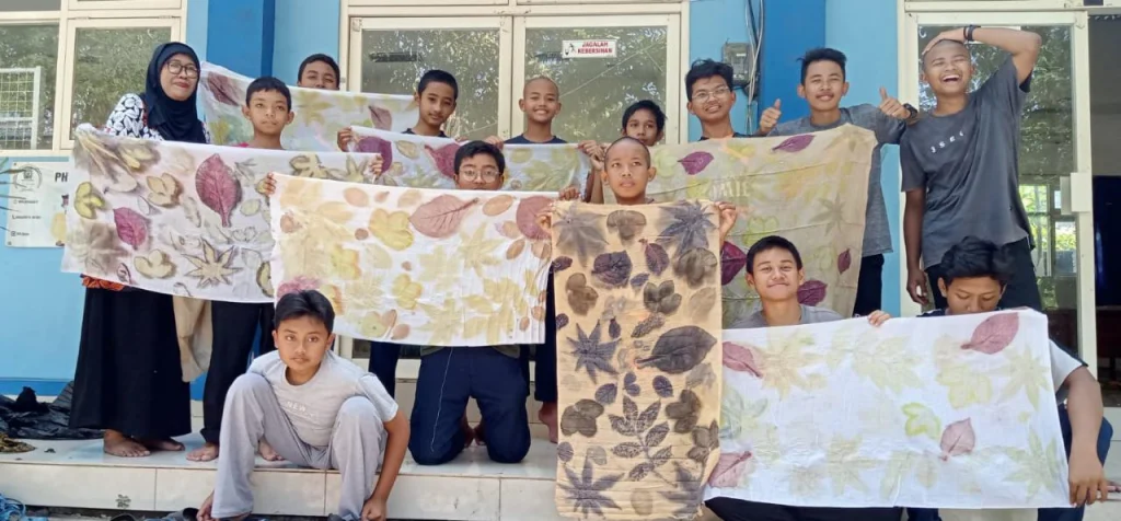 Batik Ecoprint: Berbahan Dasar Murah, Berharga Mahal