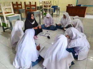 Ekskul Jurnalistik SMAM 1 Trenggalek Meliput Adab sebelum Shalat Berjamaah
