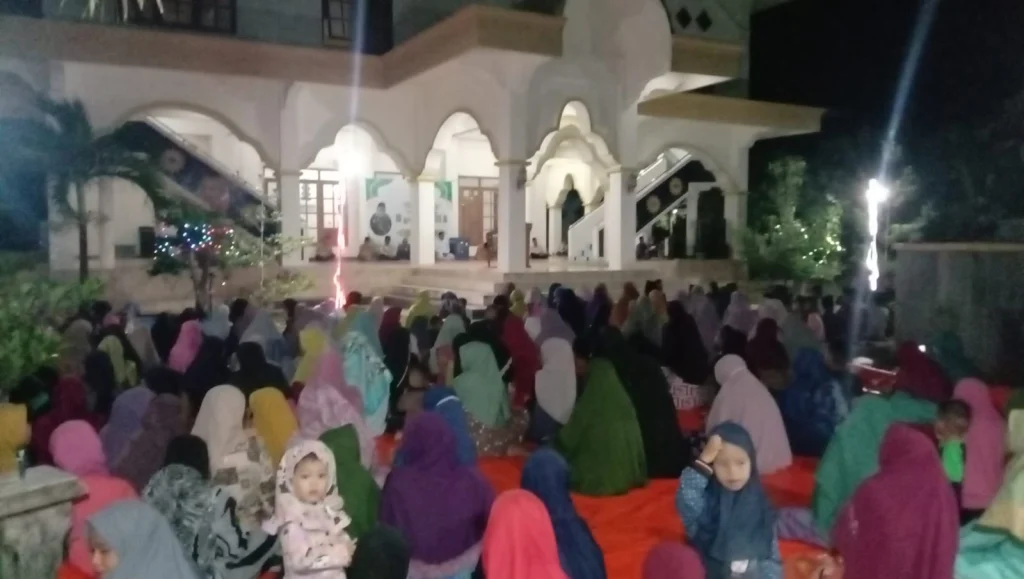 Tabligh Akbar di Bawean Bahas Kunci Selamat Dunia Akhirat