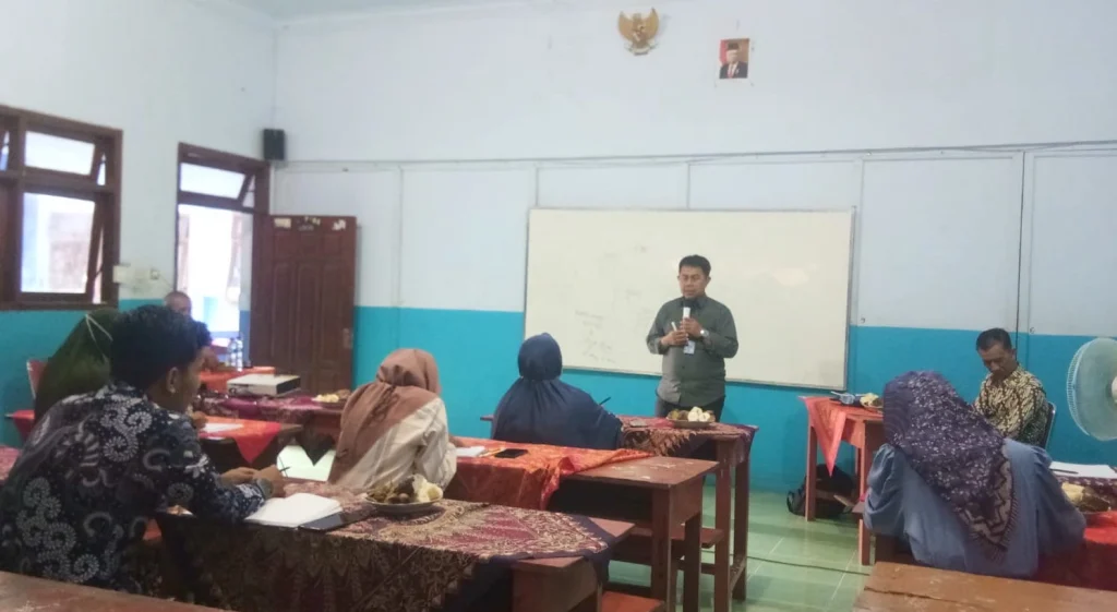 SMPM 2 Ponorogo Bincang Santai bersama Tiga Kepala Sekolah Sukses